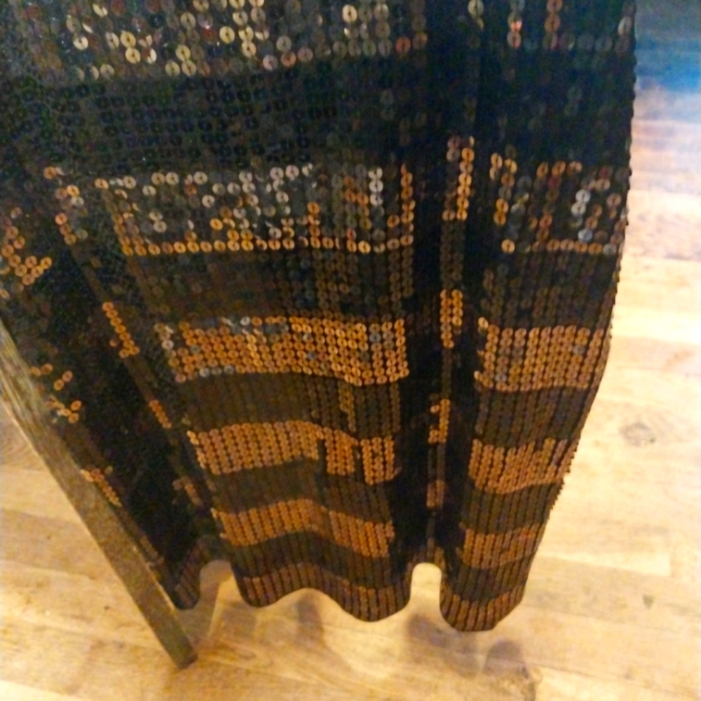 Is marquise black sparkling top